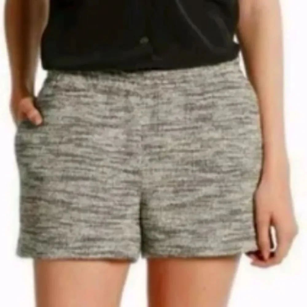 BRAND NEW WOMEN"S OLD NAVY SHORT